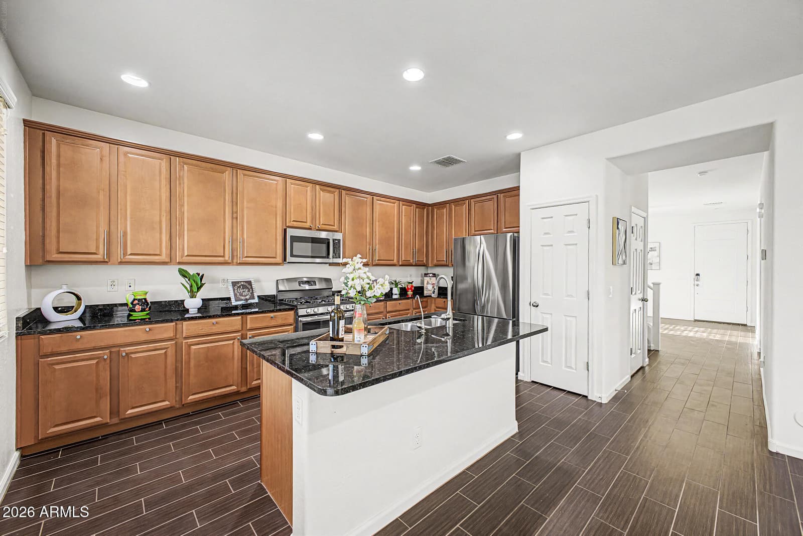 879 E Aberdeen Drive, Gilbert, AZ 85298 — photo 11 of 69