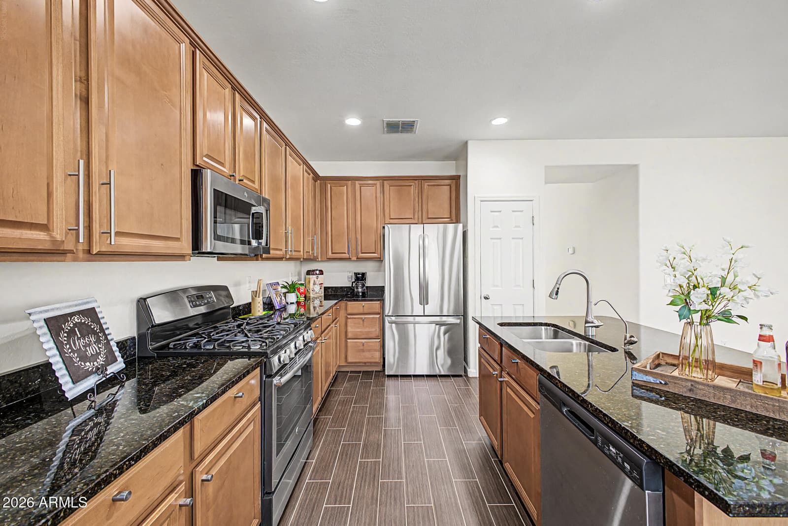879 E Aberdeen Drive, Gilbert, AZ 85298 — photo 14 of 69