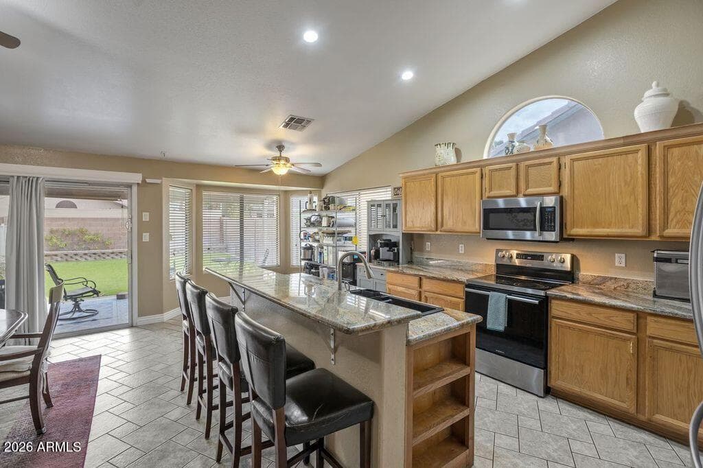 8456 W Willow Avenue, Peoria, AZ 85381 — photo 9 of 46
