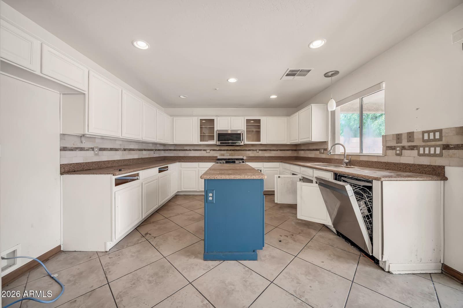 12780 W Milton Drive, Peoria, AZ 85383 — photo 7 of 42