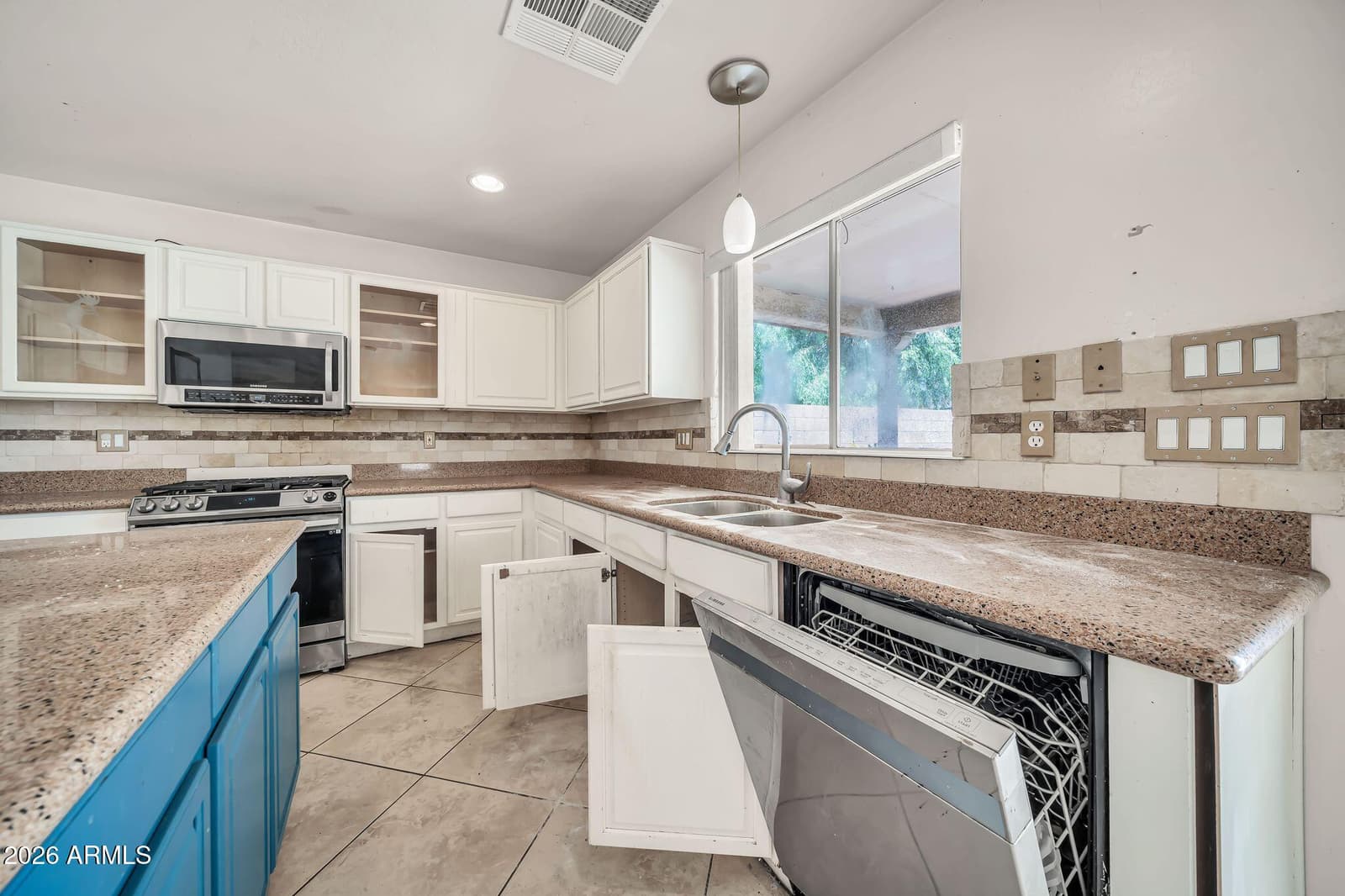 12780 W Milton Drive, Peoria, AZ 85383 — photo 9 of 42