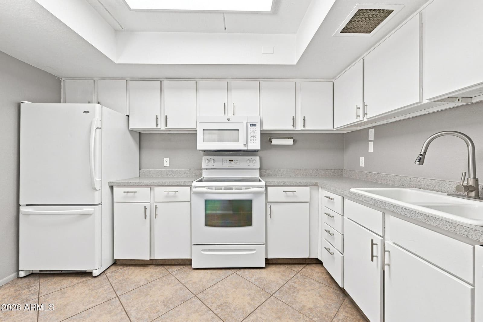4201 E Camelback Road 31, Phoenix, AZ 85018 — photo 9 of 28