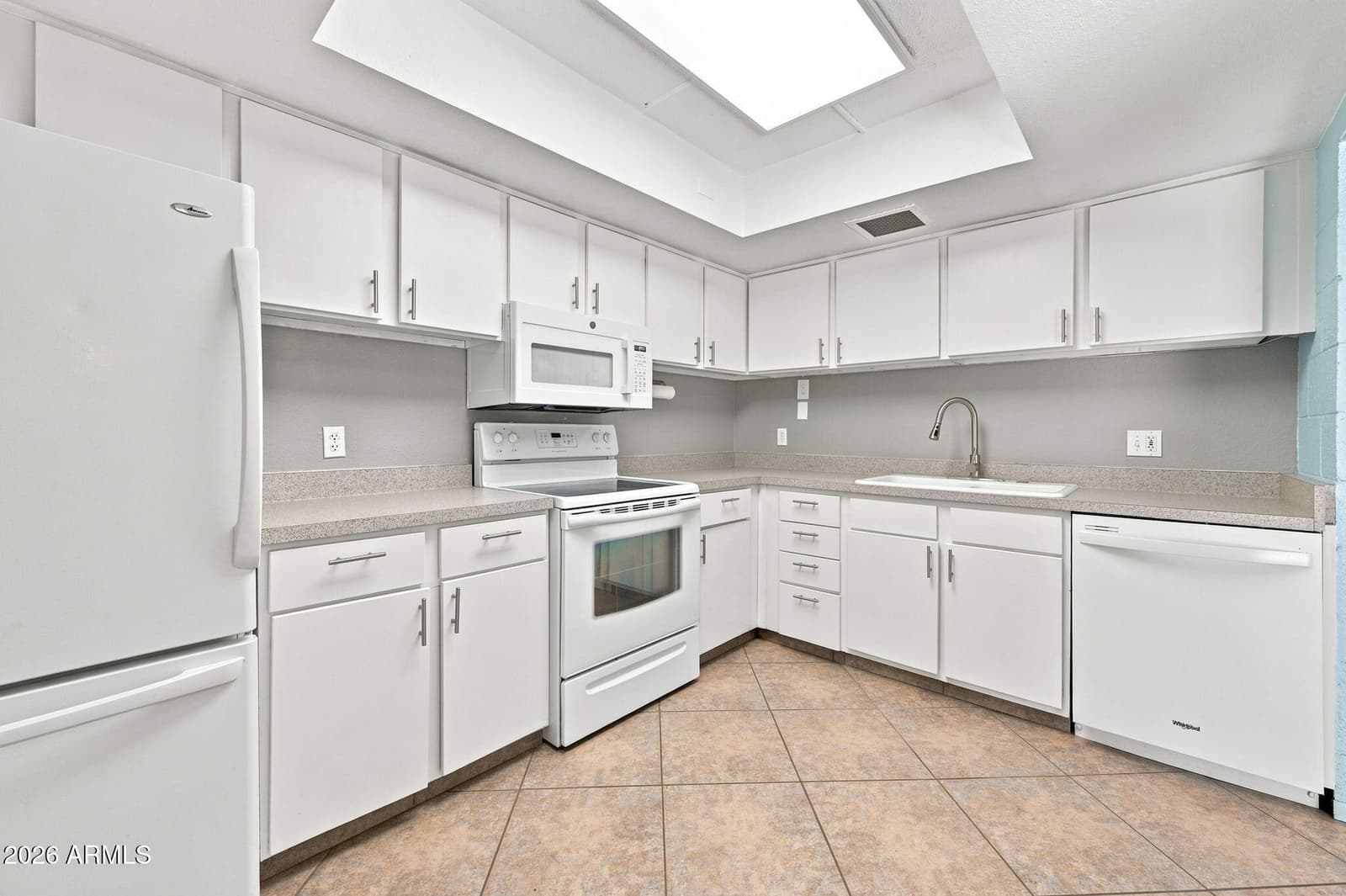 4201 E Camelback Road 31, Phoenix, AZ 85018 — photo 11 of 28
