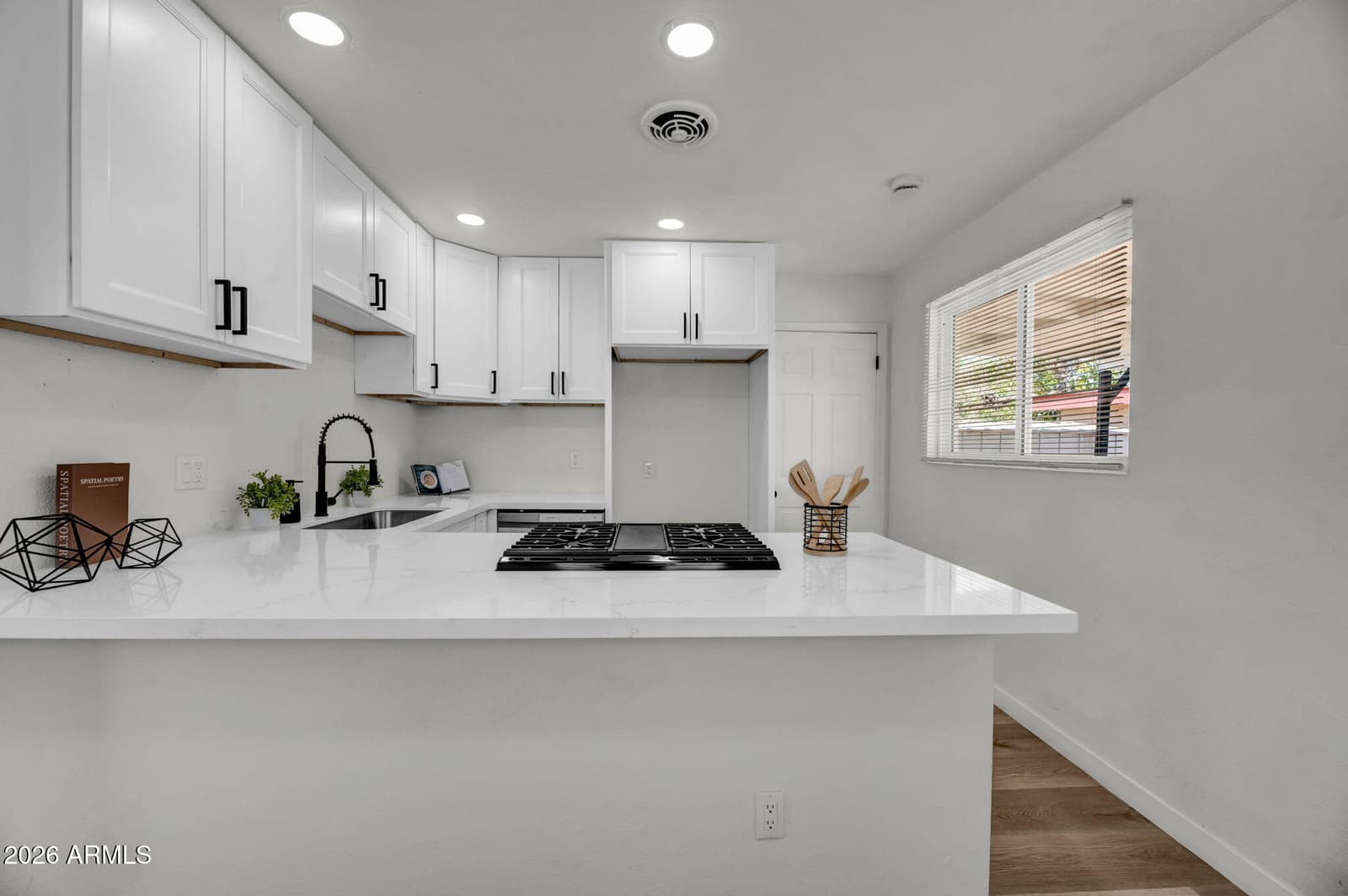 2866 W Diana Avenue, Phoenix, AZ 85051 — photo 11 of 24