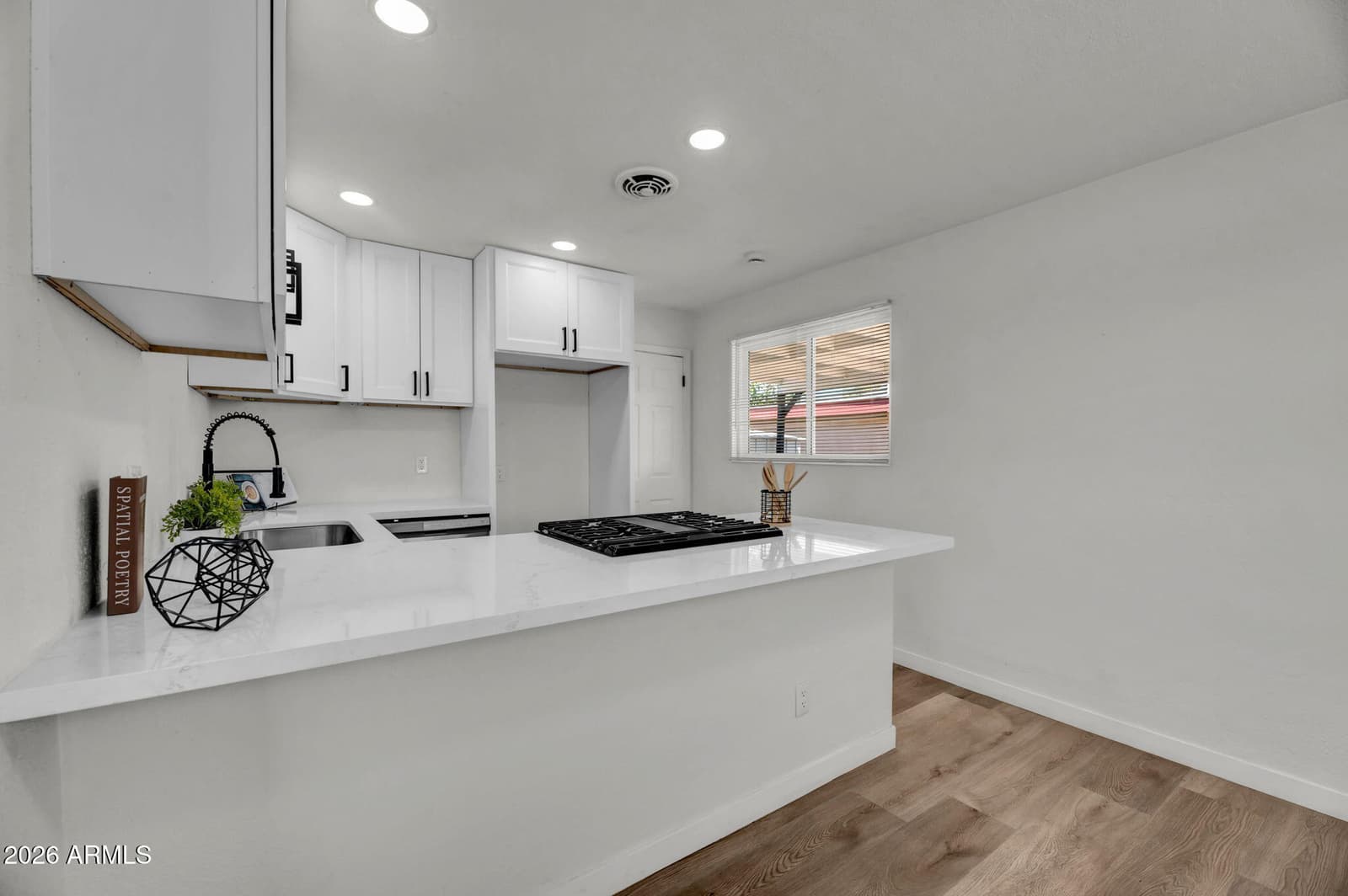 2866 W Diana Avenue, Phoenix, AZ 85051 — photo 10 of 24
