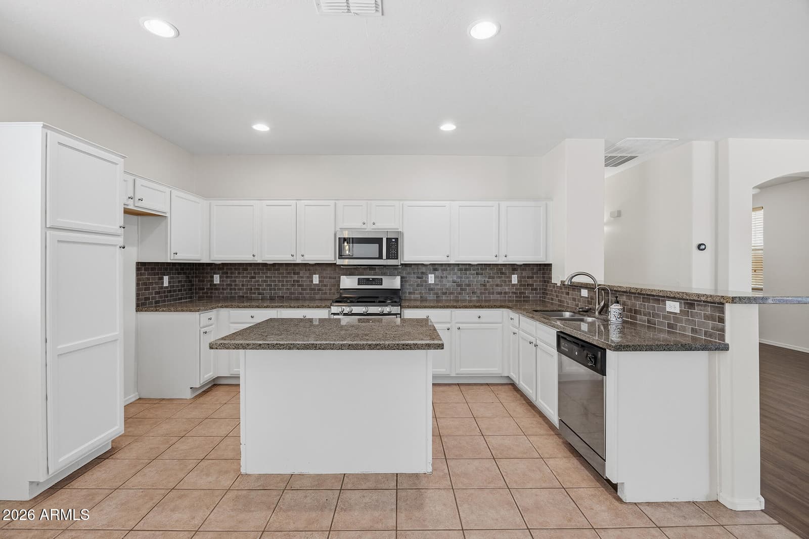 3096 E Ravenswood Drive, Gilbert, AZ 85298 — photo 3 of 41
