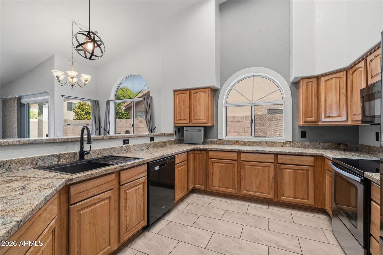 3864 W Alameda Road, Glendale, AZ 85310 — photo 4 of 35