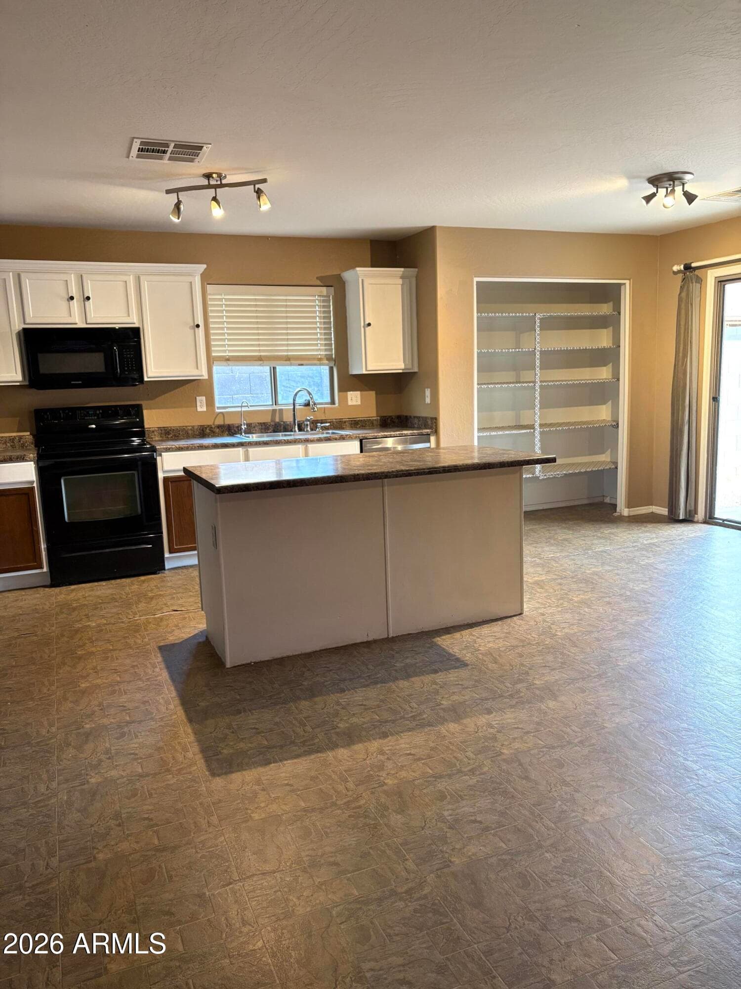13024 E Primrose Lane, Florence, AZ 85132 — photo 9 of 43