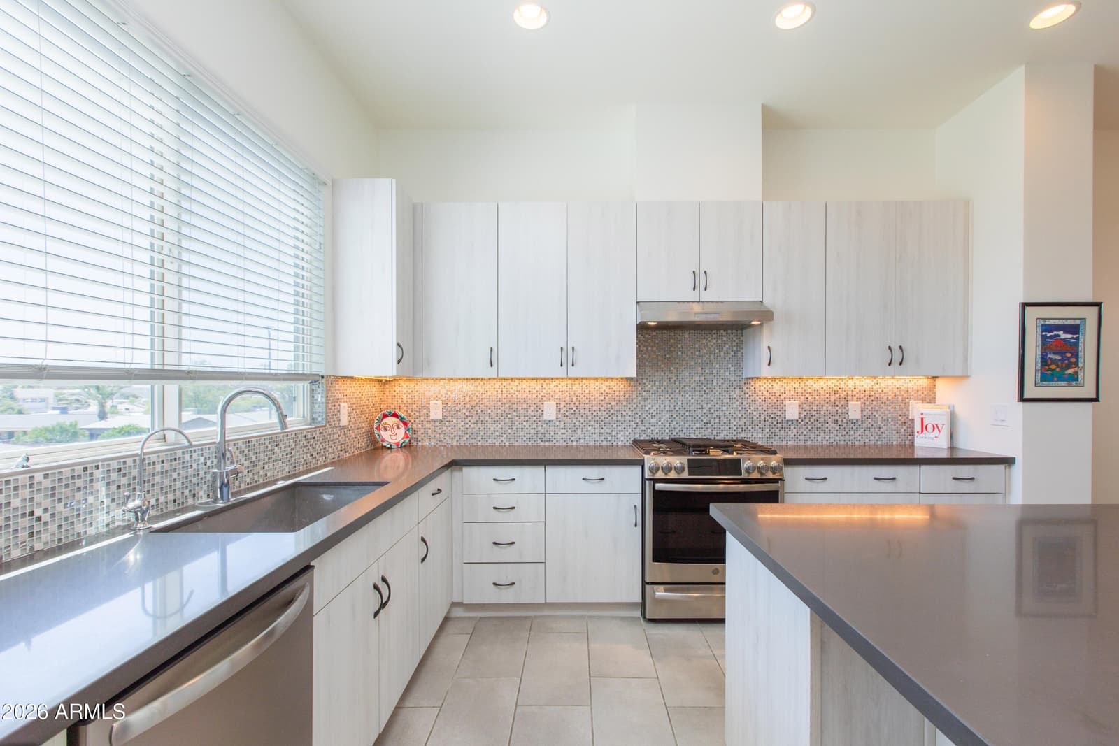 1717 E Morten Avenue 45, Phoenix, AZ 85020 — photo 13 of 65
