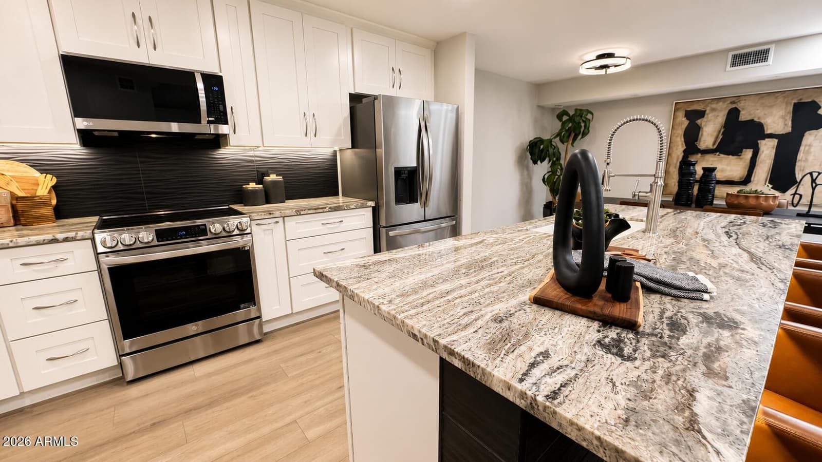 8076 E Via Del Arbor, Scottsdale, AZ 85258 — photo 11 of 32