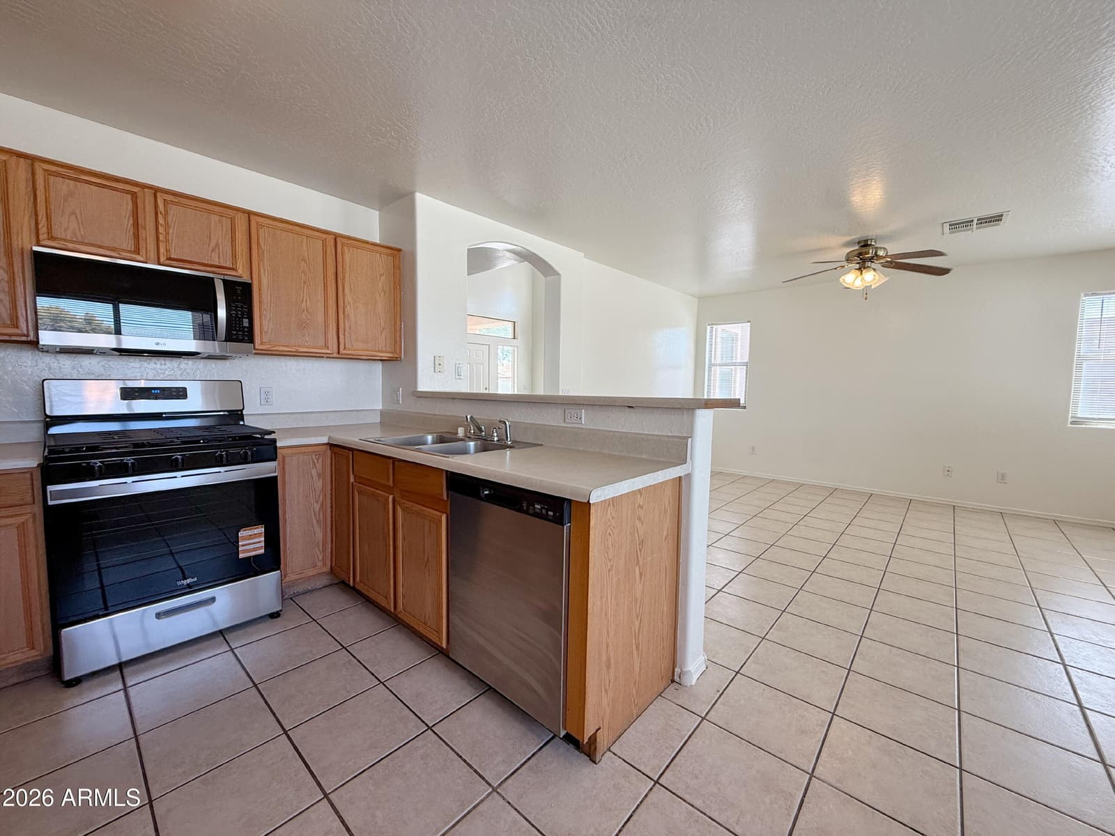 7036 N 77th Drive, Glendale, AZ 85303 — photo 3 of 20