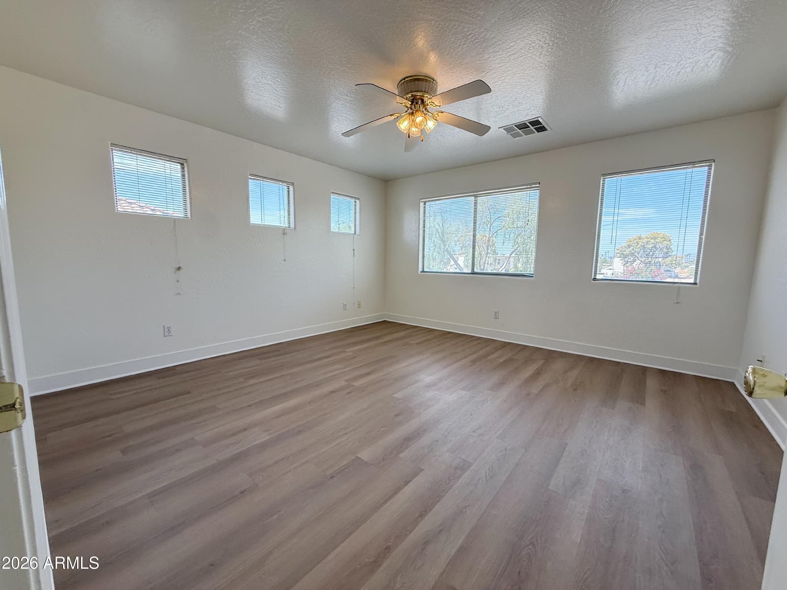 7036 N 77th Drive, Glendale, AZ 85303 — photo 7 of 20