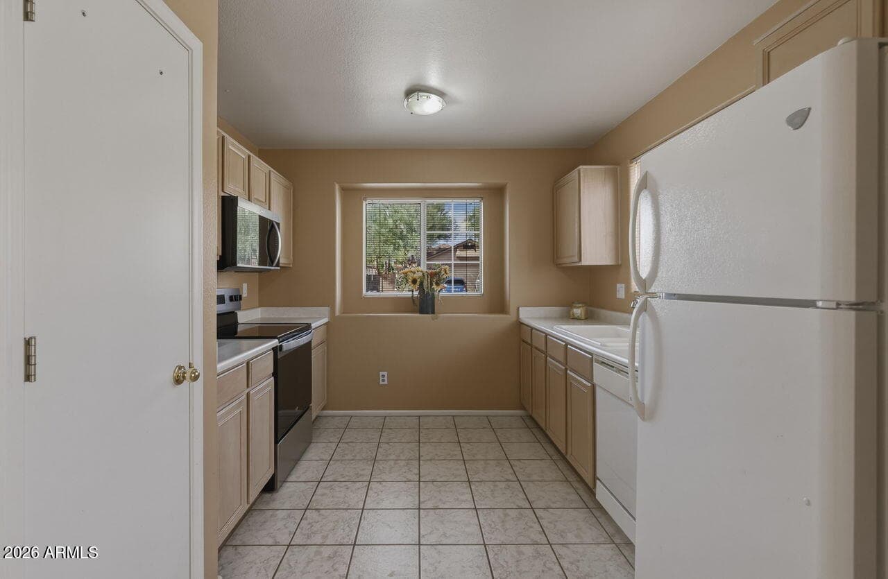 4053 W Villa Linda Drive, Glendale, AZ 85310 — photo 10 of 55