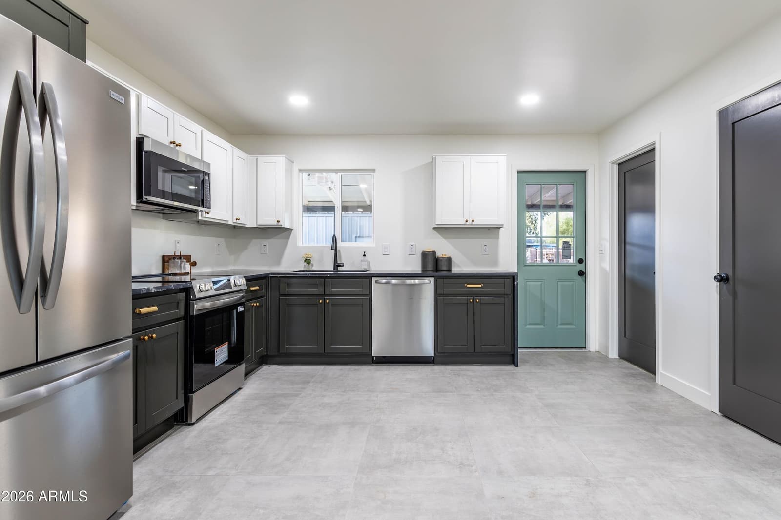 6320 W Garfield Street, Phoenix, AZ 85043 — photo 11 of 36