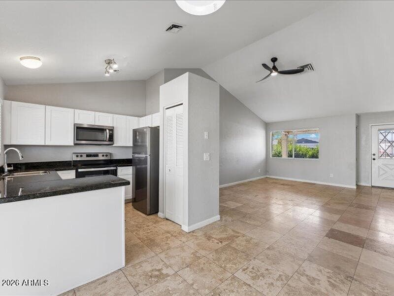 7522 W Highland Avenue, Phoenix, AZ 85033 — photo 6 of 20
