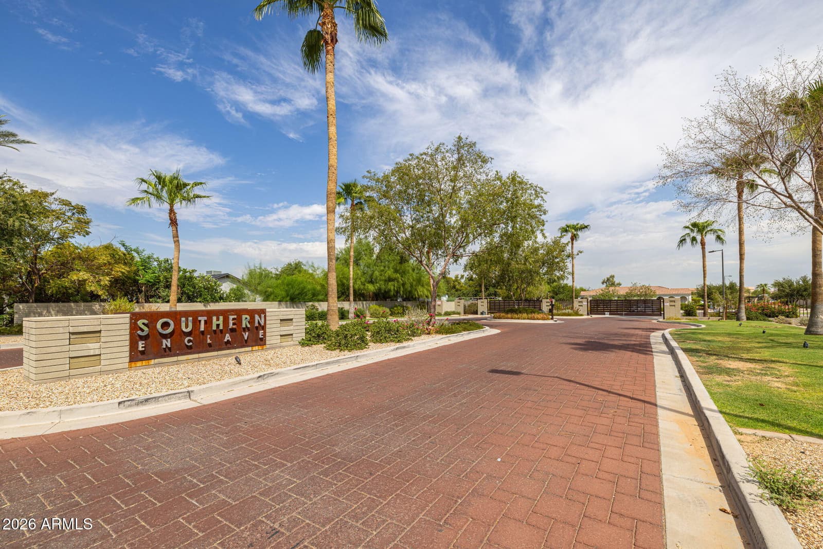 2914 E Sunland Avenue, Phoenix, AZ 85040 — photo 2 of 53