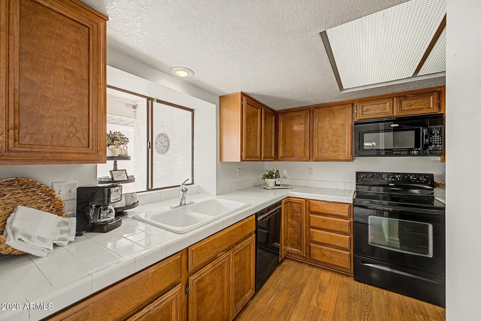 601 W Fellars Drive, Phoenix, AZ 85023 — photo 13 of 35