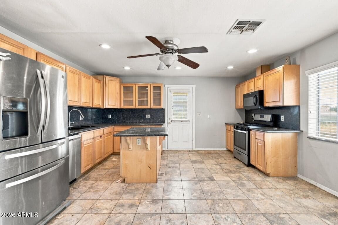 621 S 4th Street, Avondale, AZ 85323 — photo 8 of 32