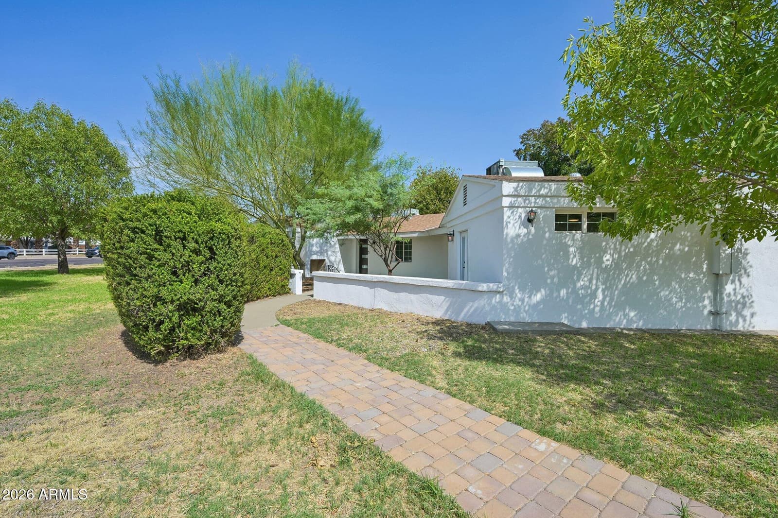 1121 W Bethany Home Road, Phoenix, AZ 85013 — photo 3 of 44