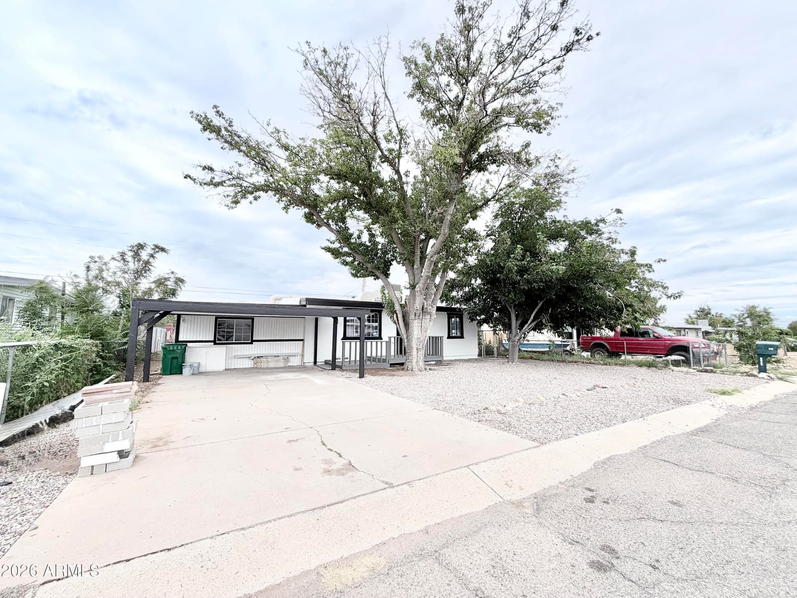 111 E Navajo Street, Huachuca City, AZ 85616 — photo 1 of 26