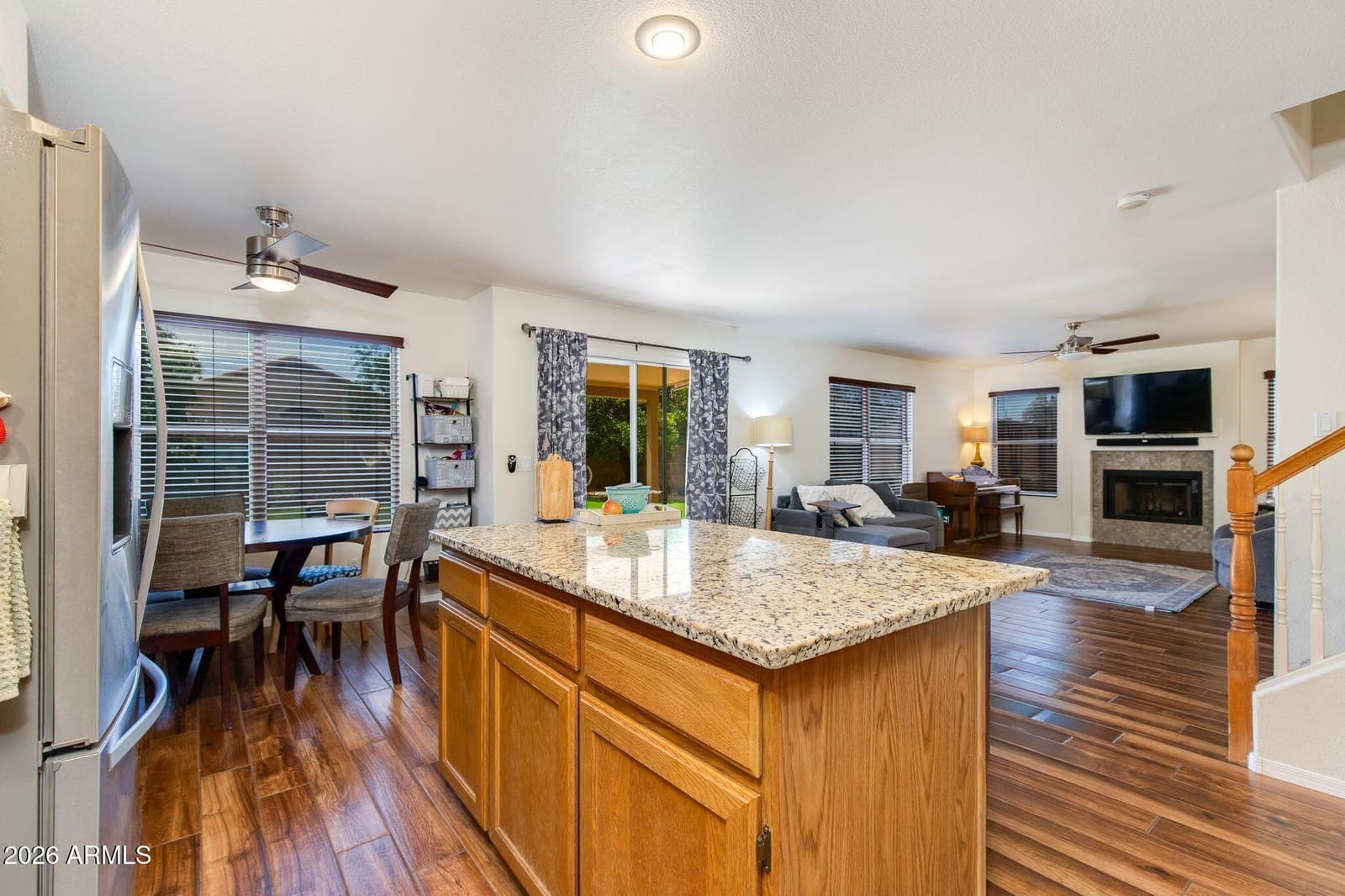 633 W Nopal Avenue, Mesa, AZ 85210 — photo 9 of 28