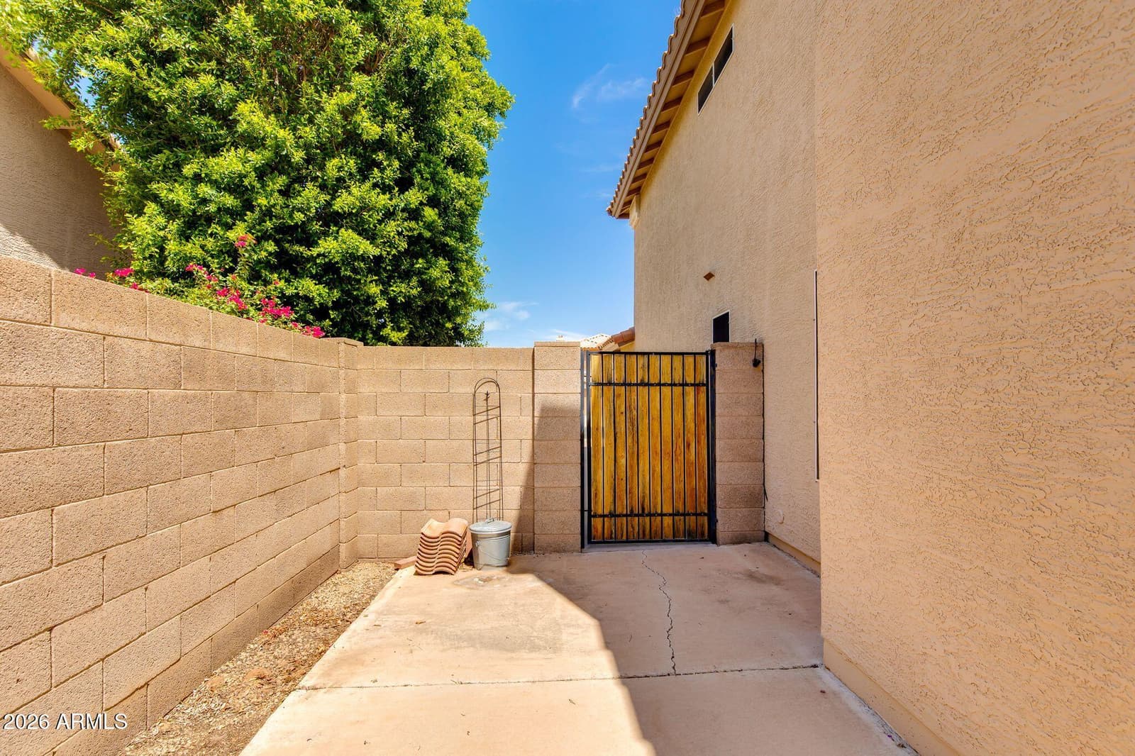 633 W Nopal Avenue, Mesa, AZ 85210 — photo 22 of 28