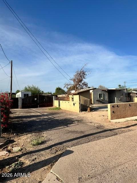 822 E Alta Vista Road, Phoenix, AZ 85042 — photo 3 of 6