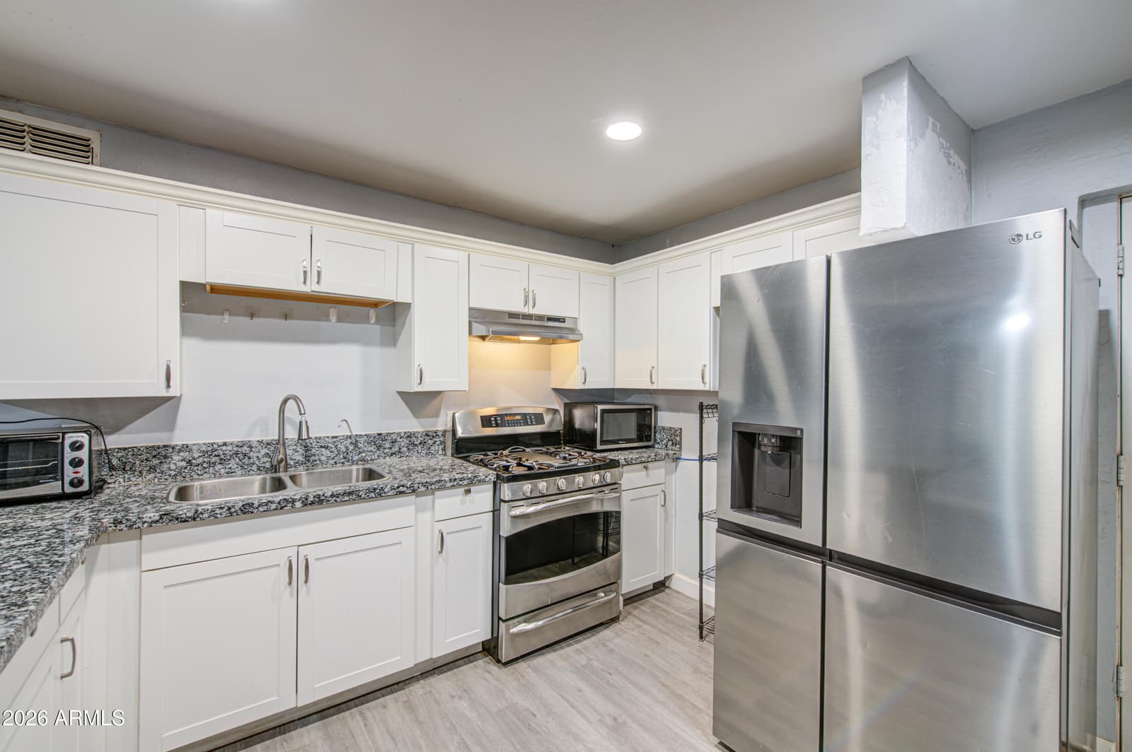 1901 E Encinas Lane, Phoenix, AZ 85040 — photo 9 of 26
