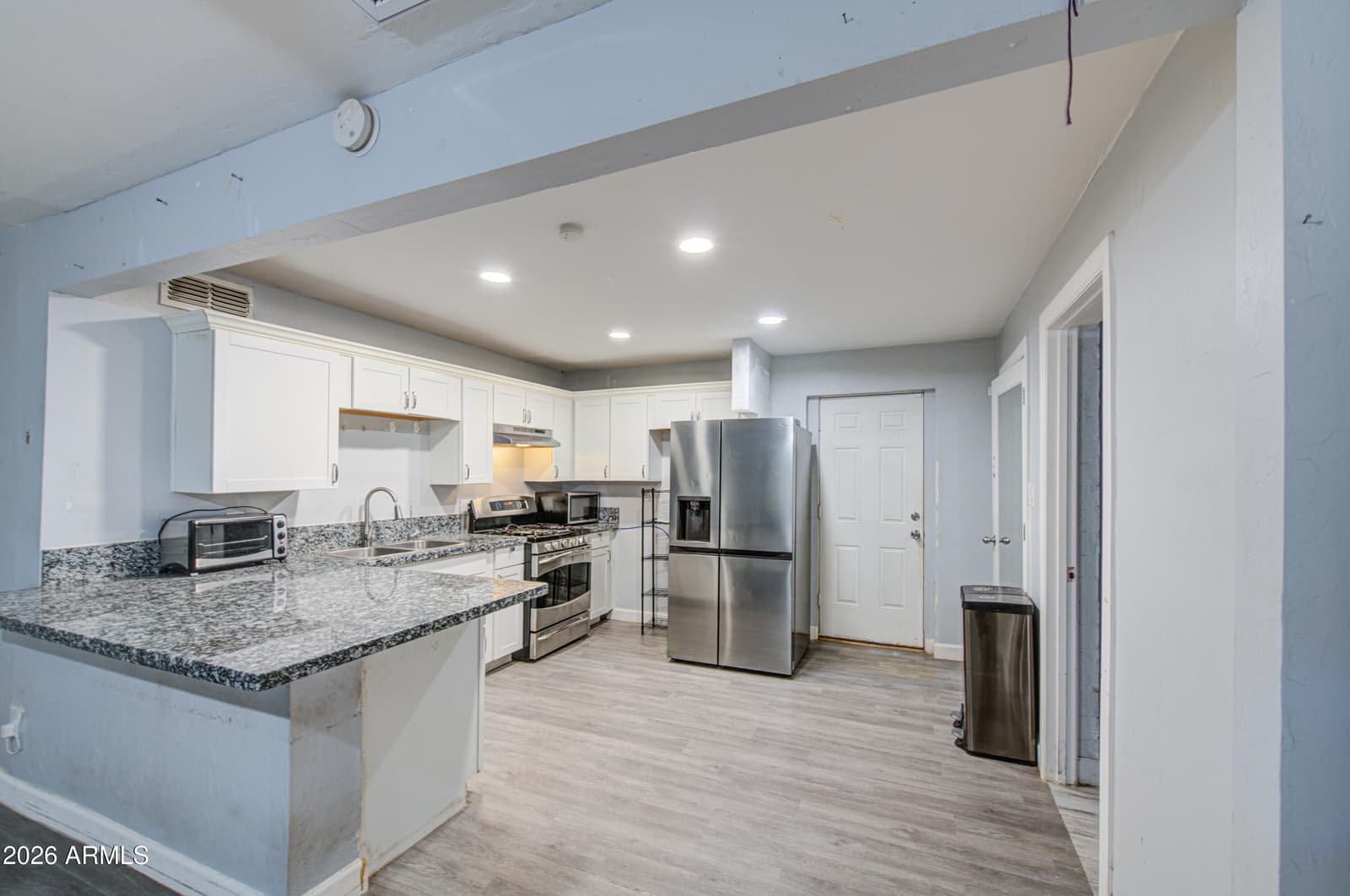 1901 E Encinas Lane, Phoenix, AZ 85040 — photo 8 of 26