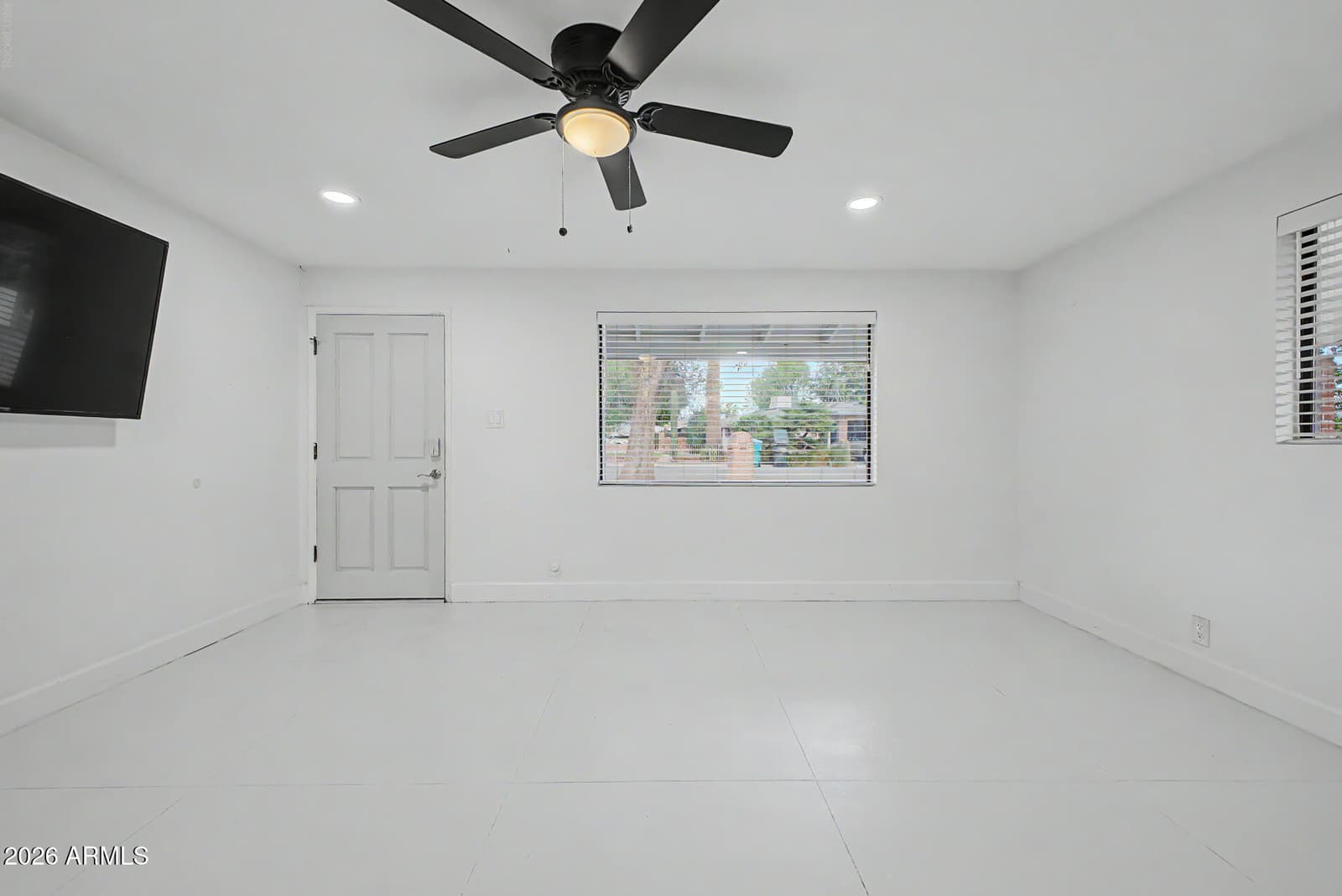 8744 N 6th Drive, Phoenix, AZ 85021 — photo 8 of 41