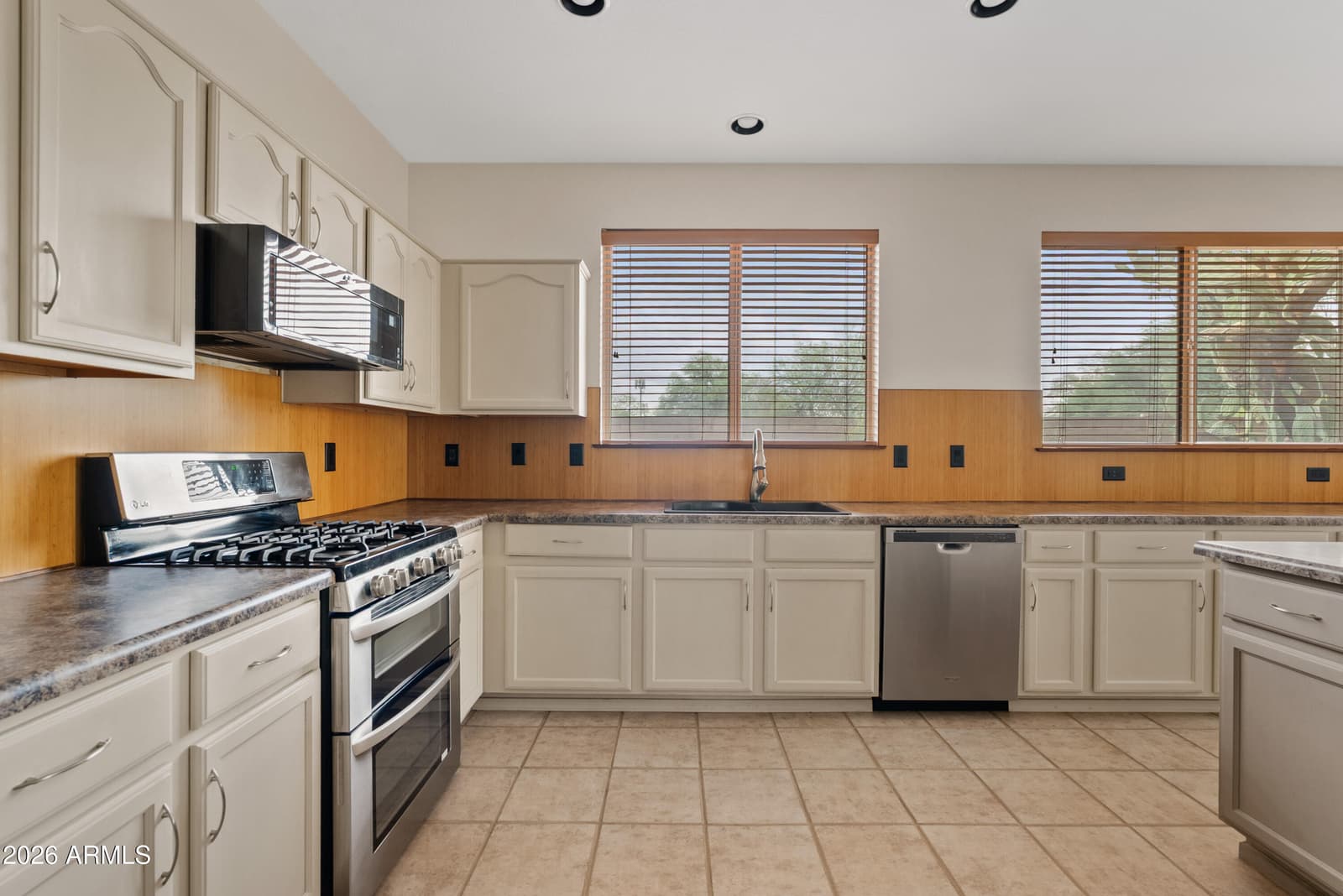 1480 W Hawk Way, Chandler, AZ 85286 — photo 6 of 31