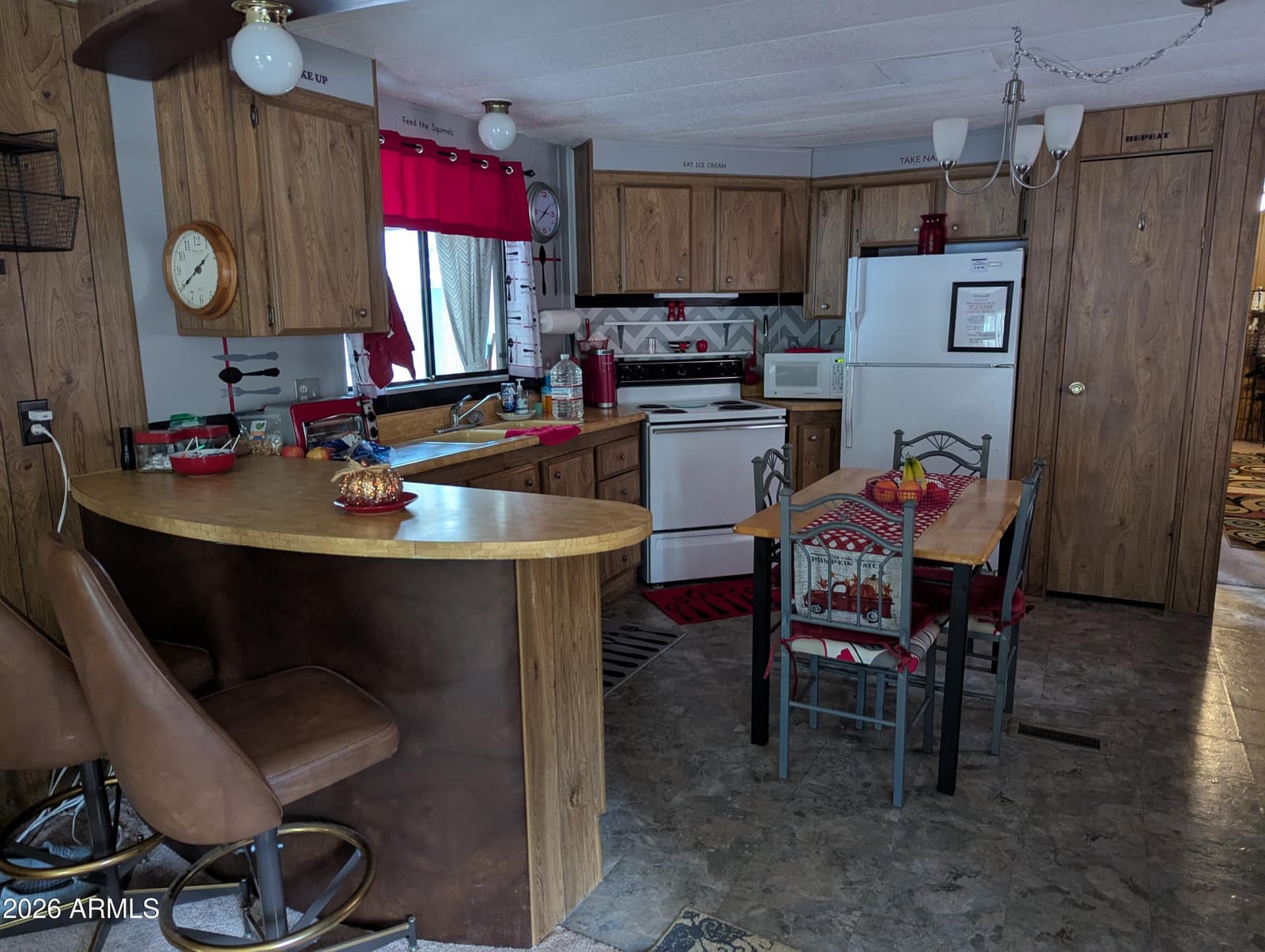 2179 N Woods Drive, Overgaard, AZ 85933 — photo 15 of 28