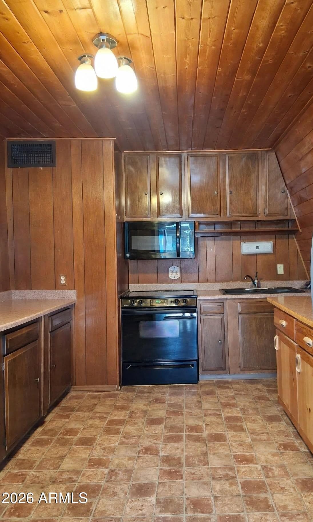 593 E Lamarcia Drive, Camp Verde, AZ 86322 — photo 5 of 8