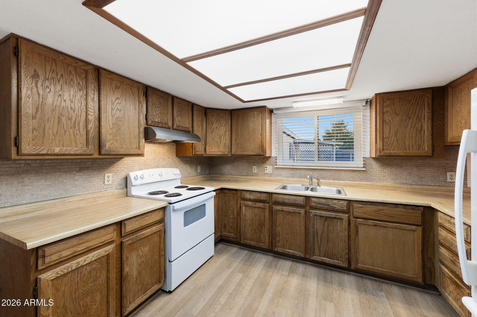 573 E Linda Avenue, Apache Junction, AZ 85119 — photo 5 of 17
