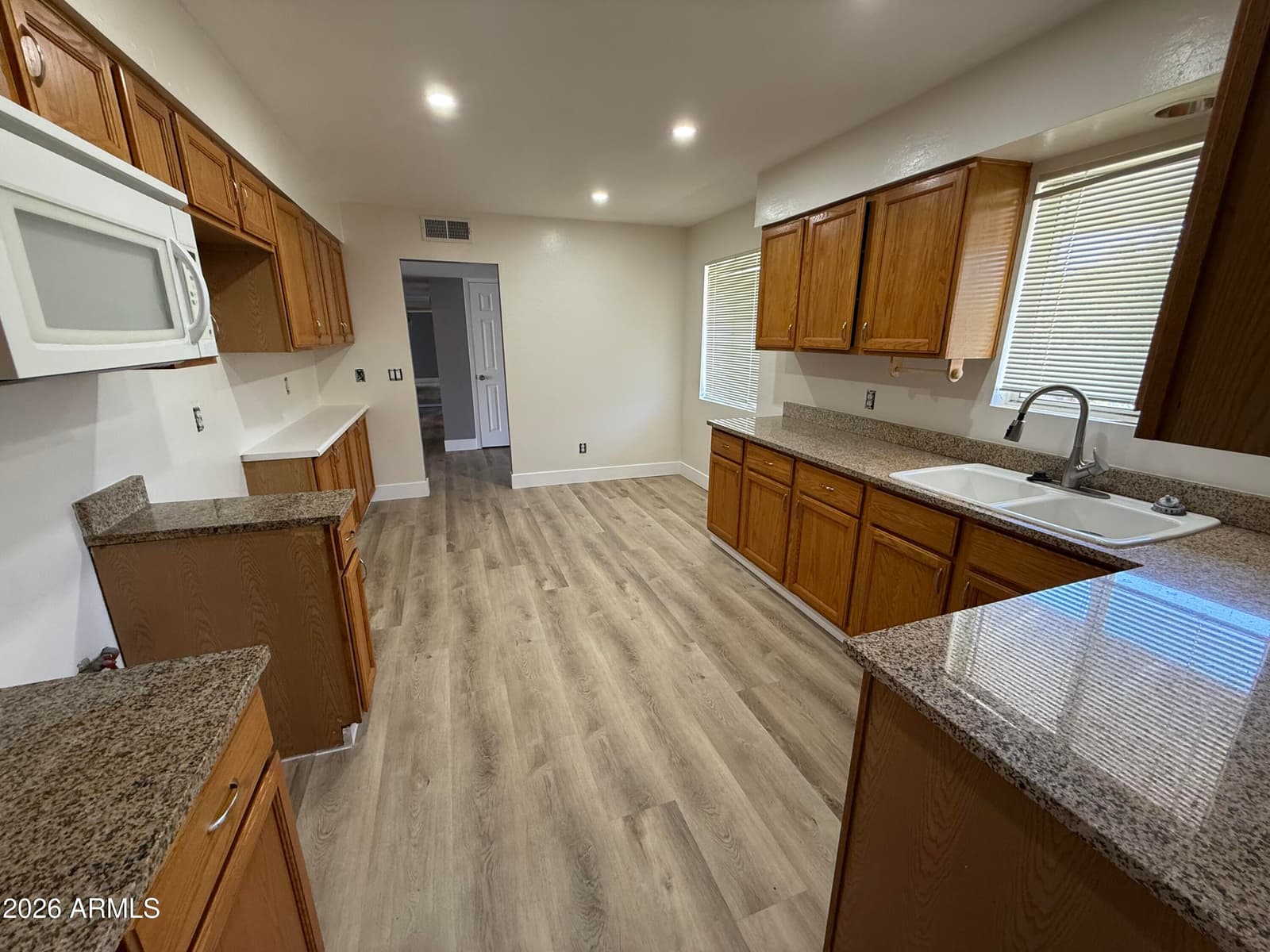 815 E Cavalier Drive, Phoenix, AZ 85014 — photo 8 of 32