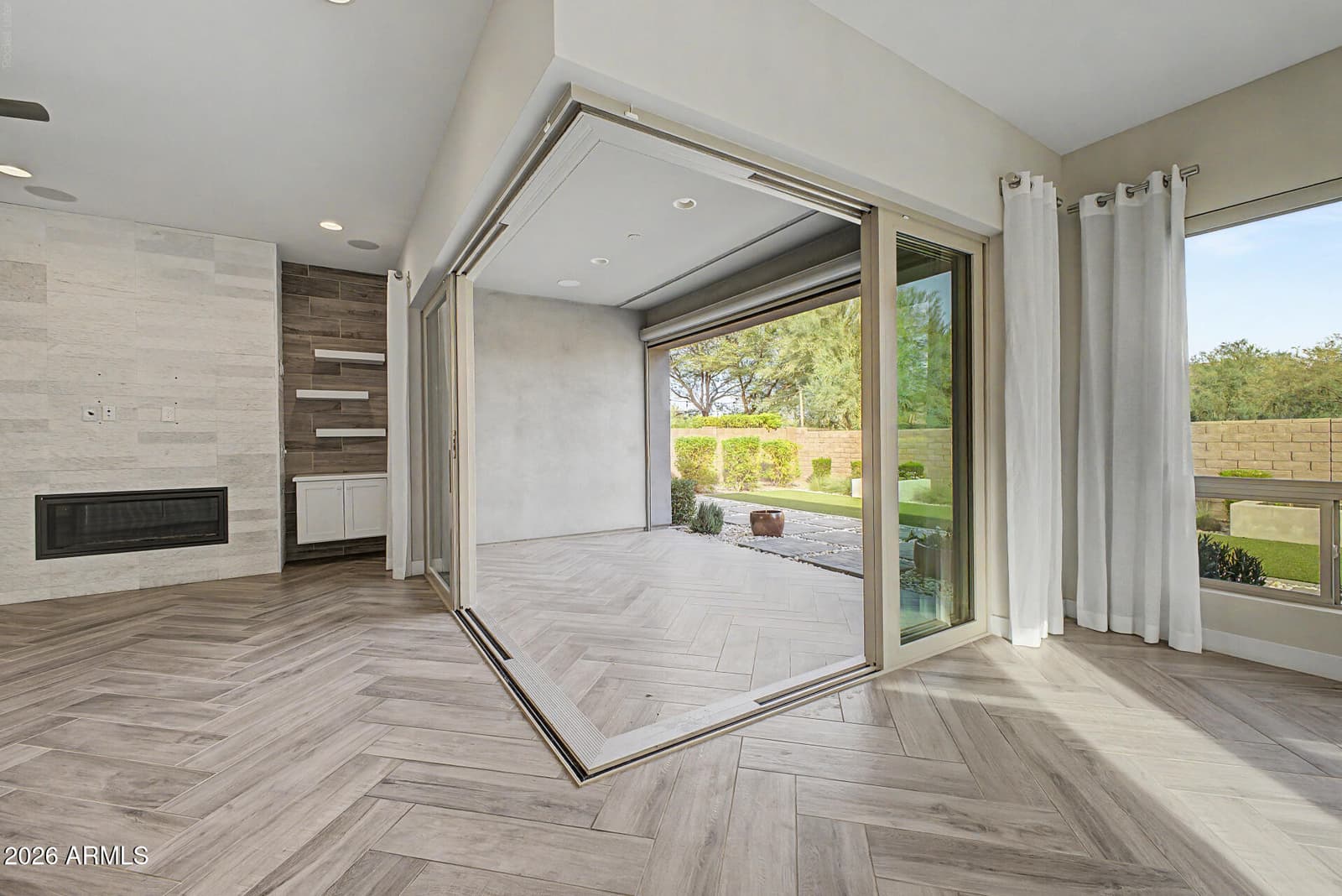 2847 E Los Gatos Drive, Phoenix, AZ 85050 — photo 11 of 62