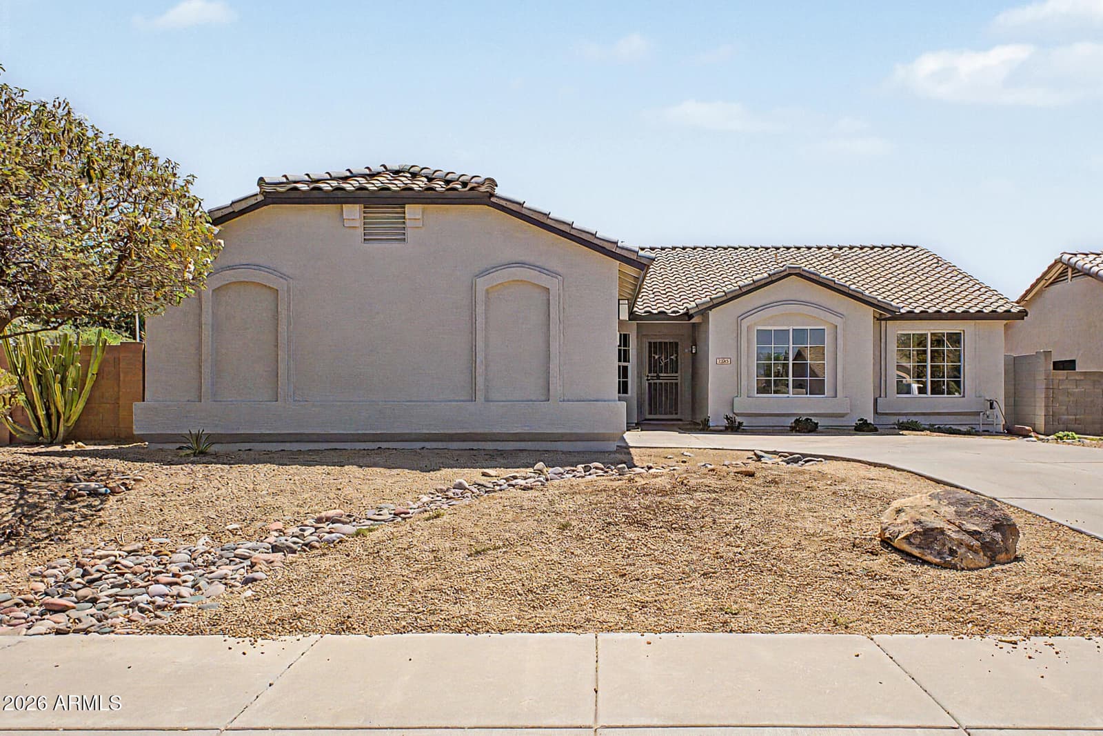 1325 E Constance Way, Phoenix, AZ 85042 — photo 2 of 36