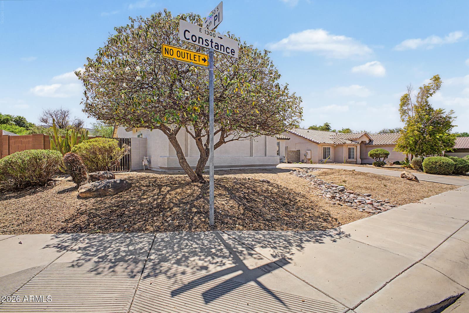 1325 E Constance Way, Phoenix, AZ 85042 — photo 5 of 36