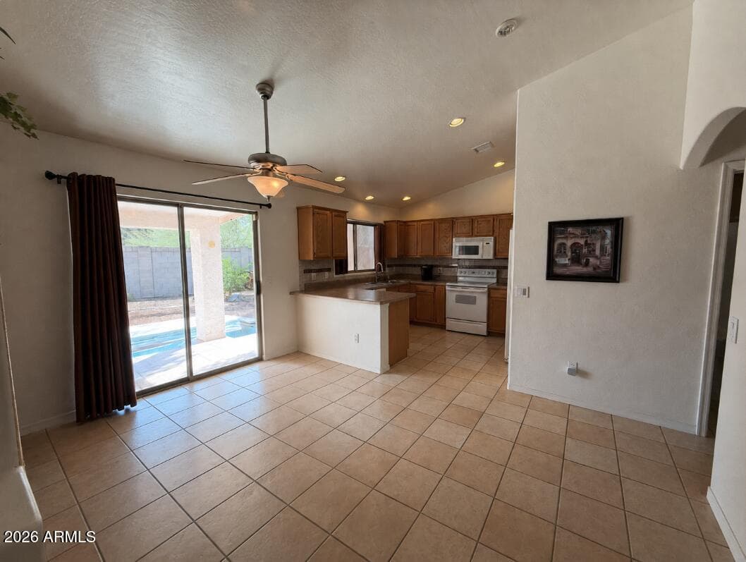 11213 W Hobbit Drive, Arizona City, AZ 85123 — photo 5 of 20
