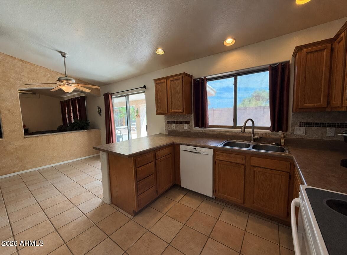11213 W Hobbit Drive, Arizona City, AZ 85123 — photo 8 of 20