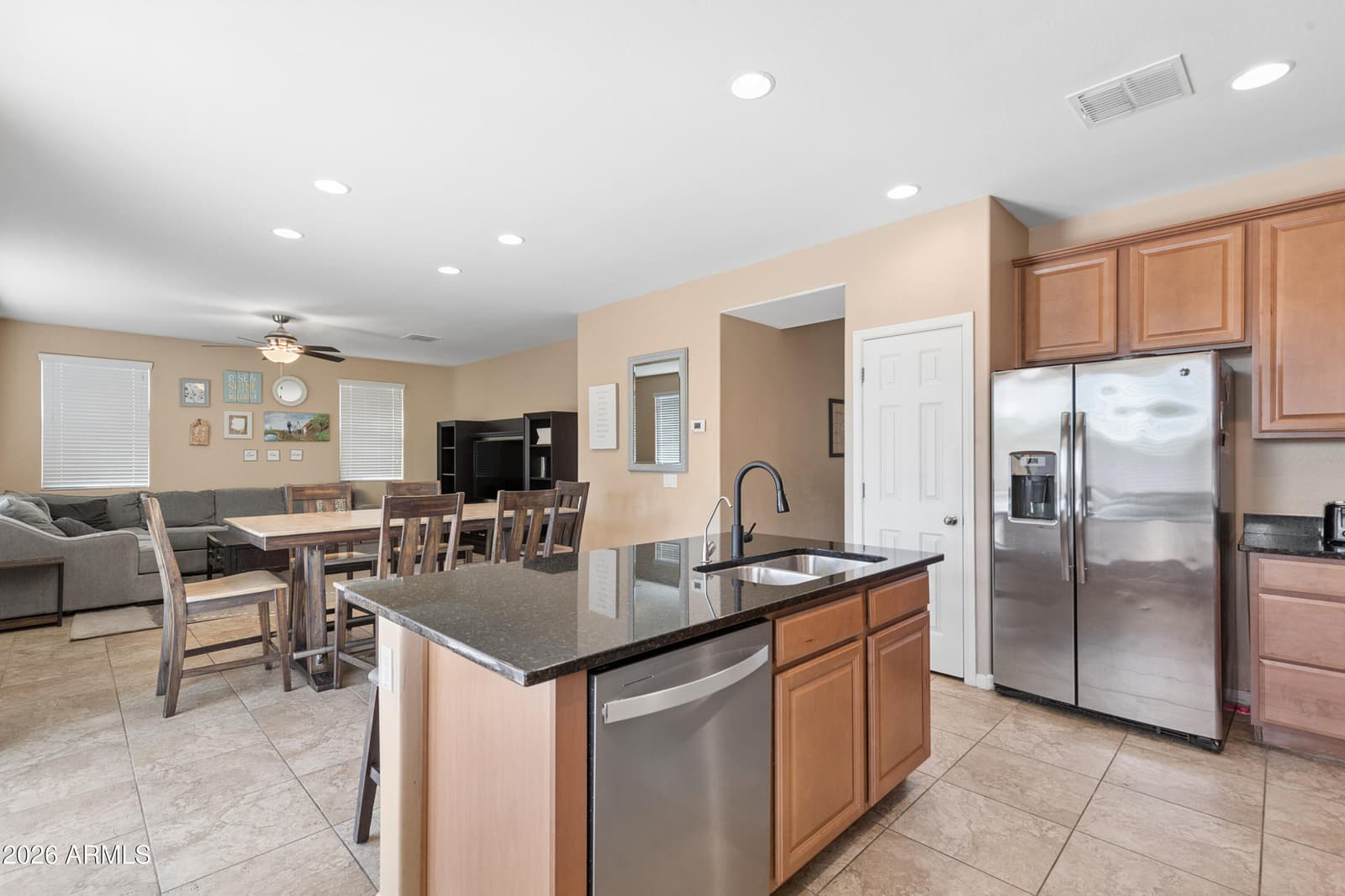 5515 S Joshua Tree Lane, Gilbert, AZ 85298 — photo 10 of 53