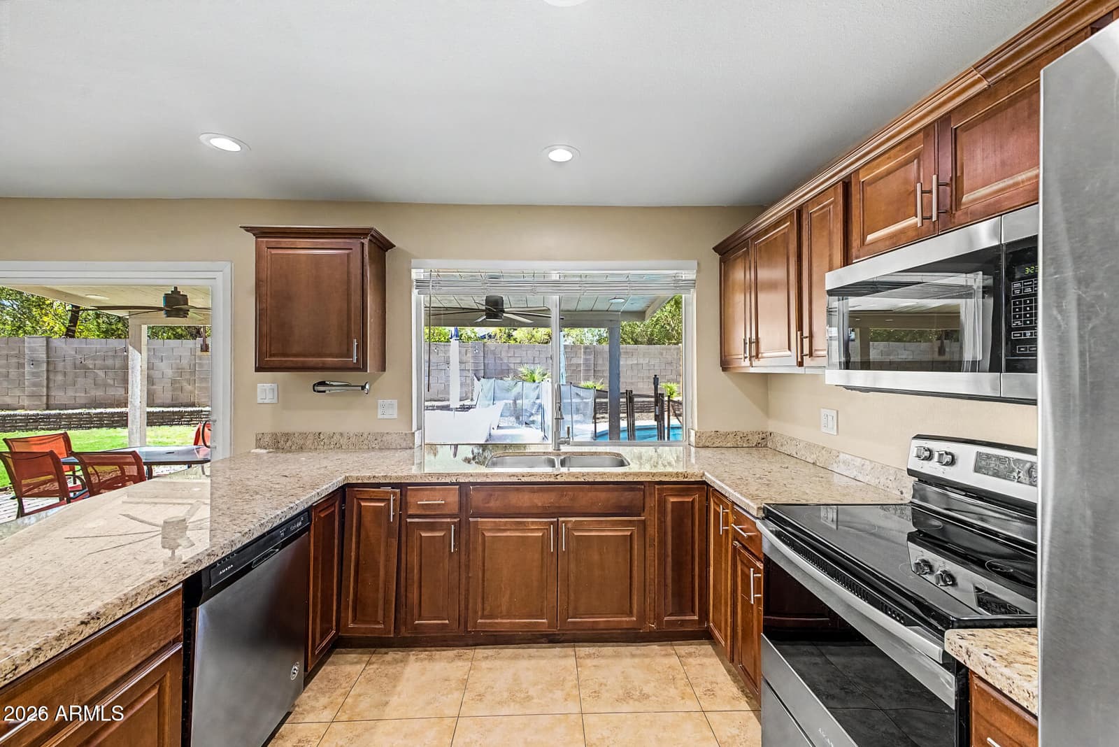 3118 W Woodridge Drive, Phoenix, AZ 85053 — photo 9 of 35