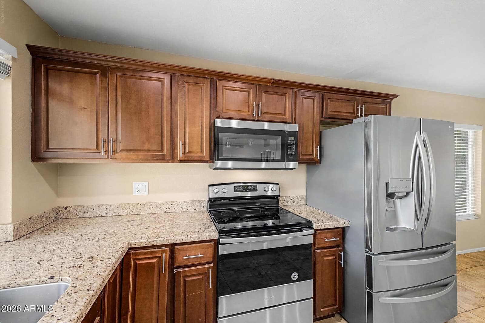 3118 W Woodridge Drive, Phoenix, AZ 85053 — photo 11 of 35