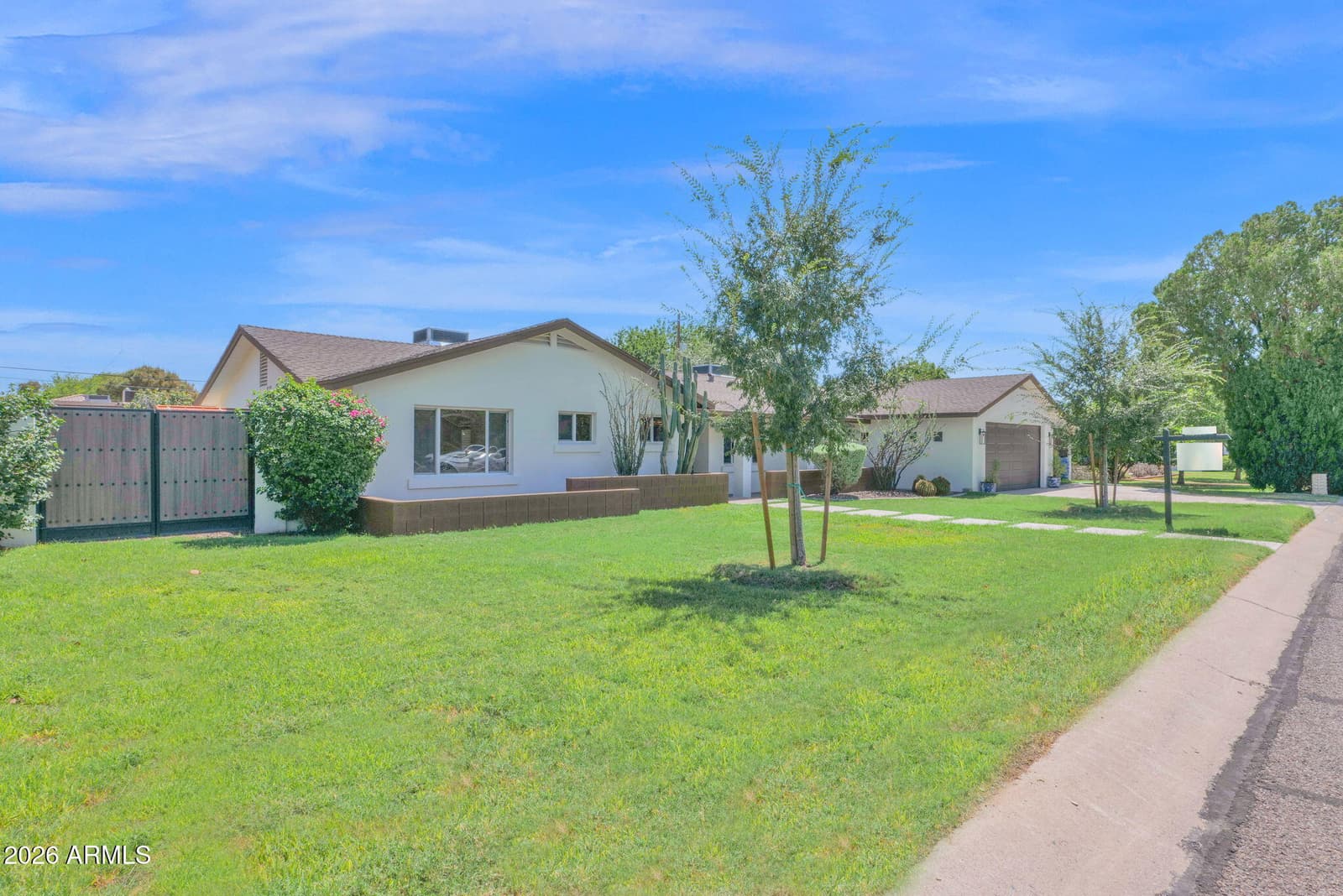 6745 N 12th Way, Phoenix, AZ 85014 — photo 3 of 44
