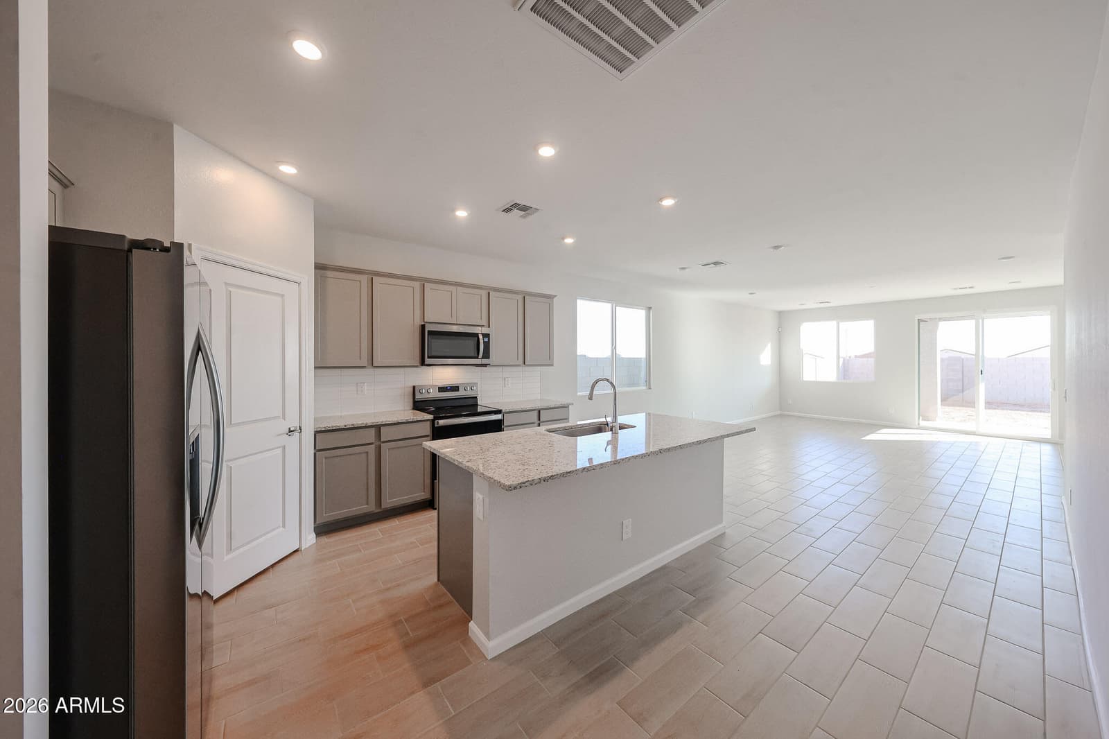 18276 W Sand Hills Drive, Surprise, AZ 85387 — photo 10 of 24