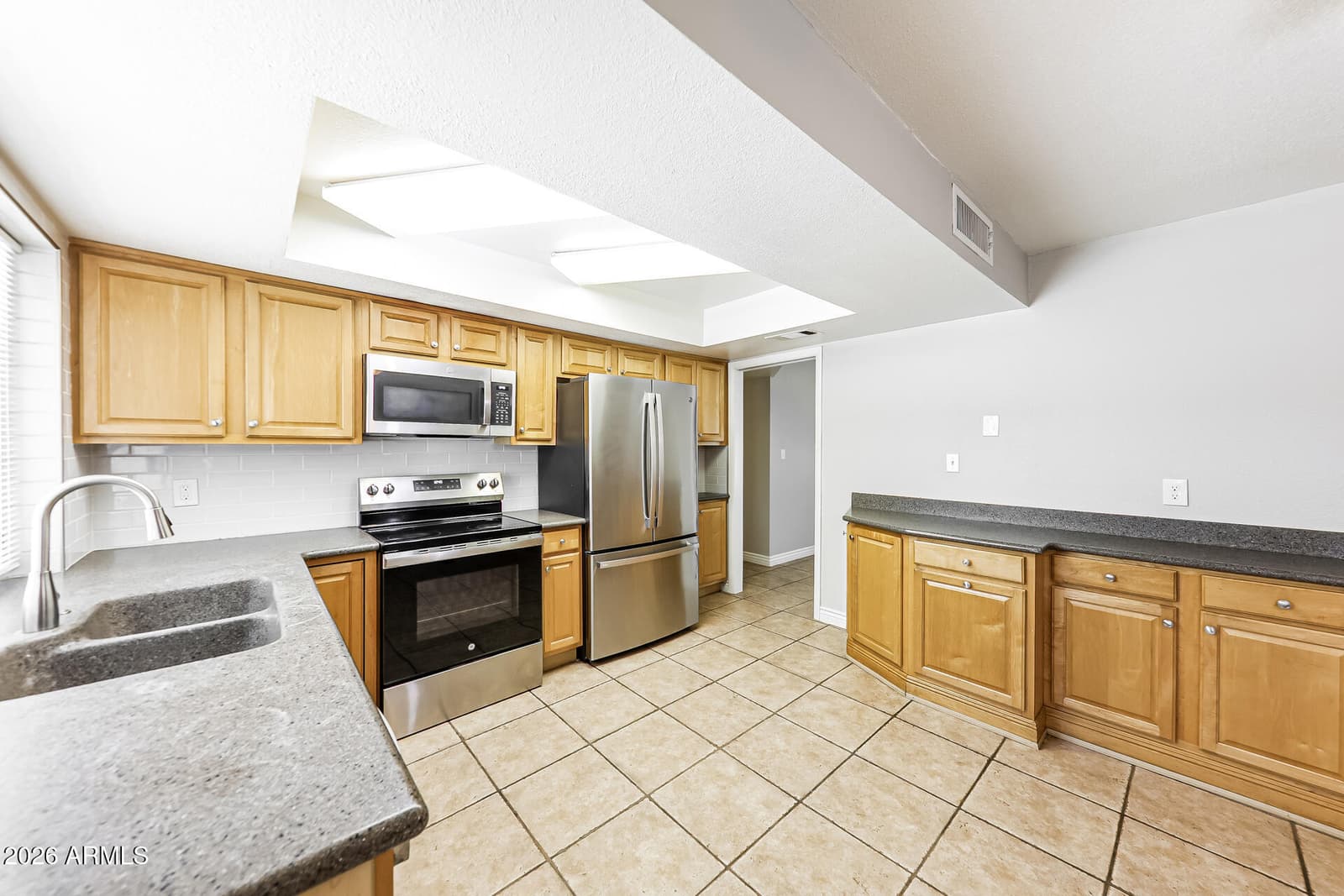 3510 W Eugie Avenue, Phoenix, AZ 85029 — photo 6 of 21