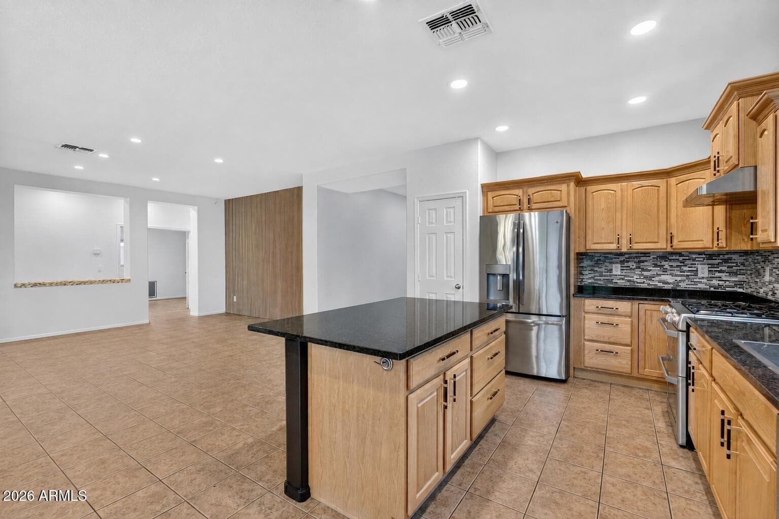 1441 S Cole Drive, Gilbert, AZ 85296 — photo 9 of 33