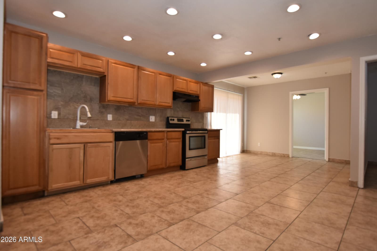 6301 W Earll Drive, Phoenix, AZ 85033 — photo 6 of 24