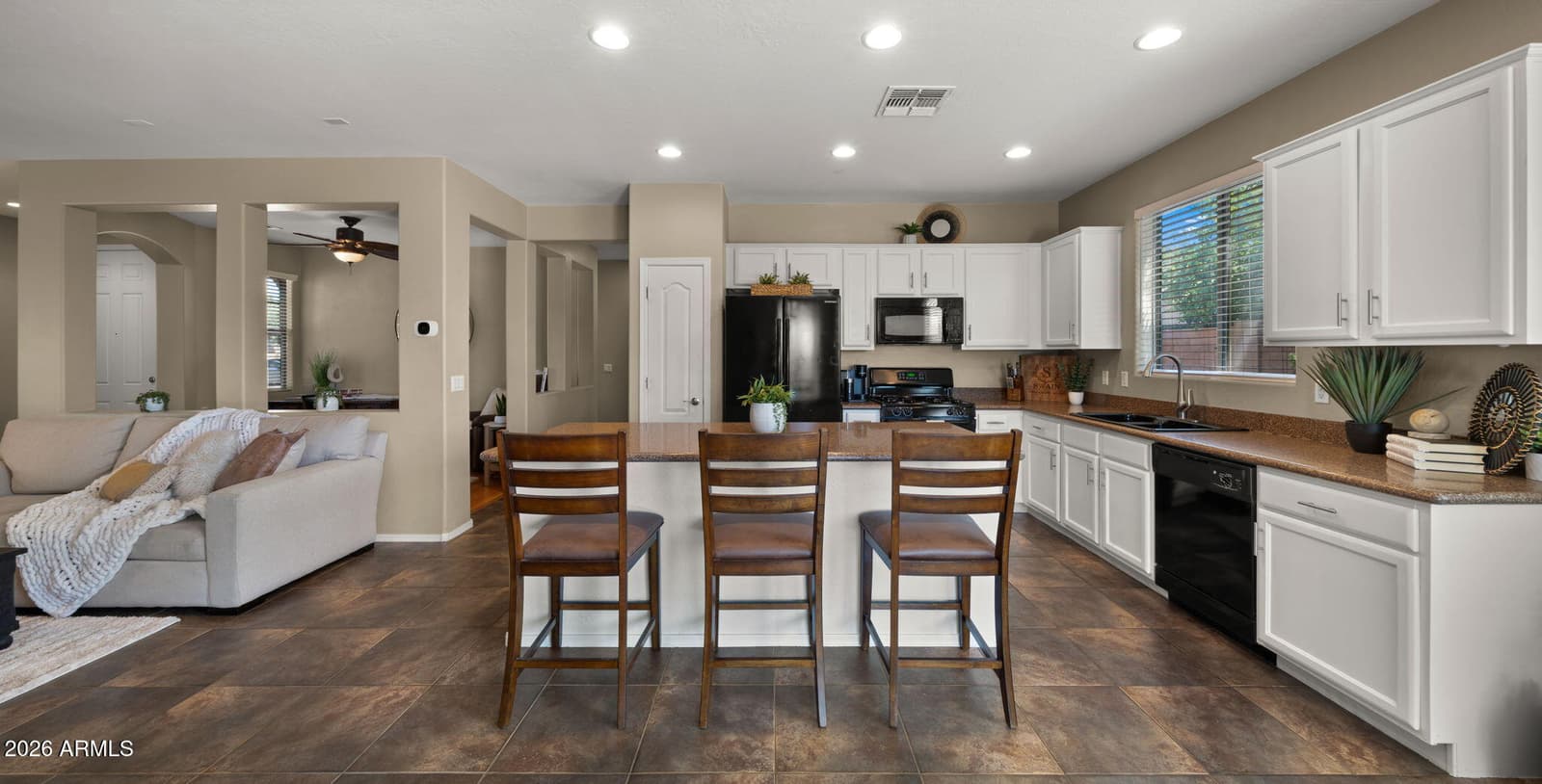 6602 S Cartier Drive, Gilbert, AZ 85298 — photo 16 of 40