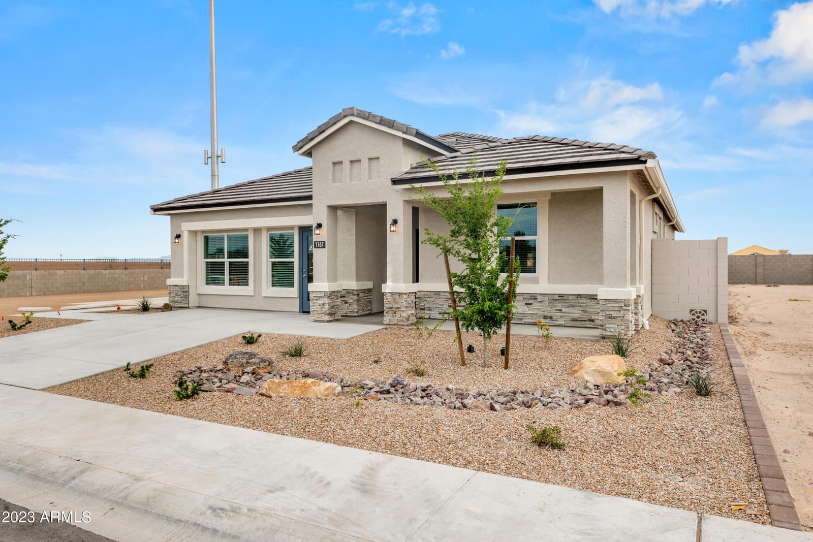 2918 W Stearn Avenue, Apache Junction, AZ 85120 — photo 1 of 41